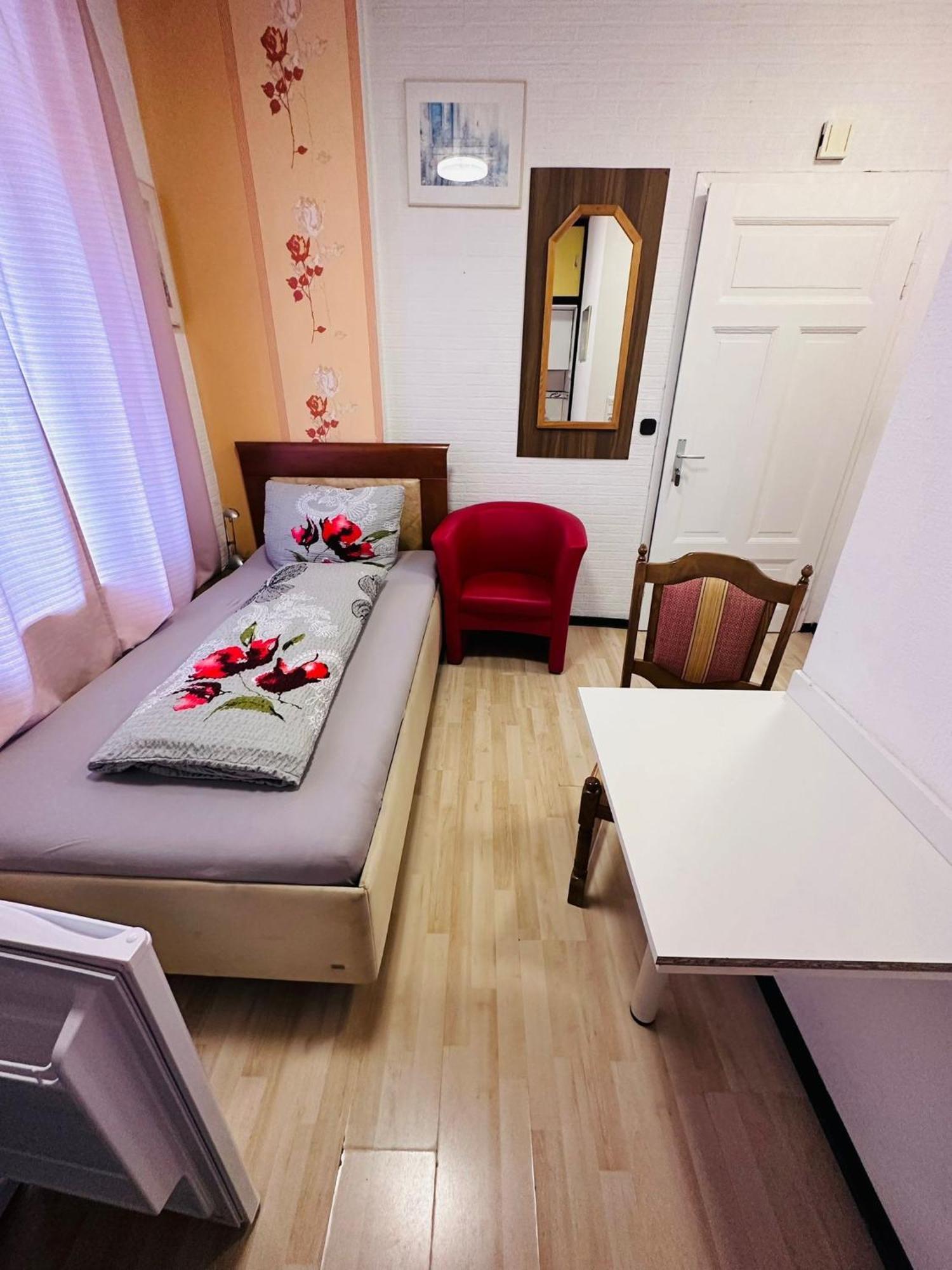 Gästezimmer Siminciuc Hotell Aachen Exteriör bild
